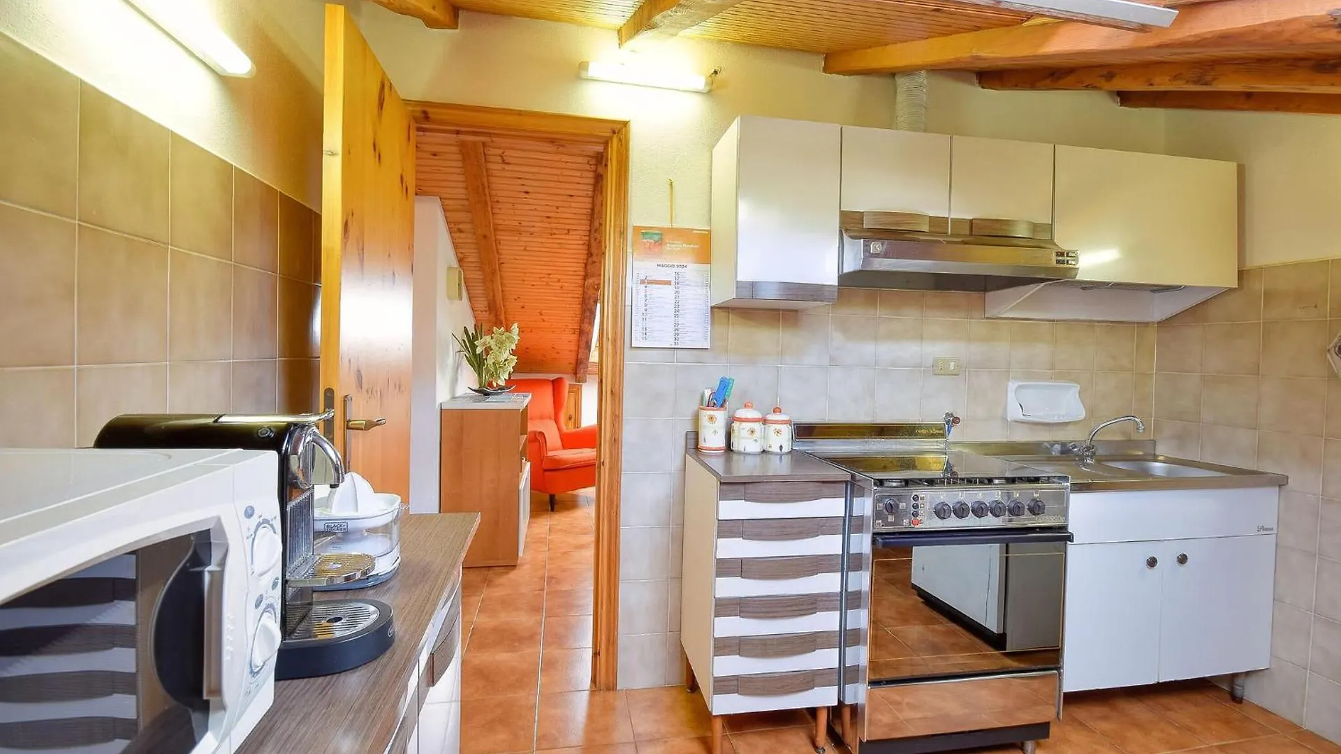 2 Bedroom Stunning Apartment In Moneglia