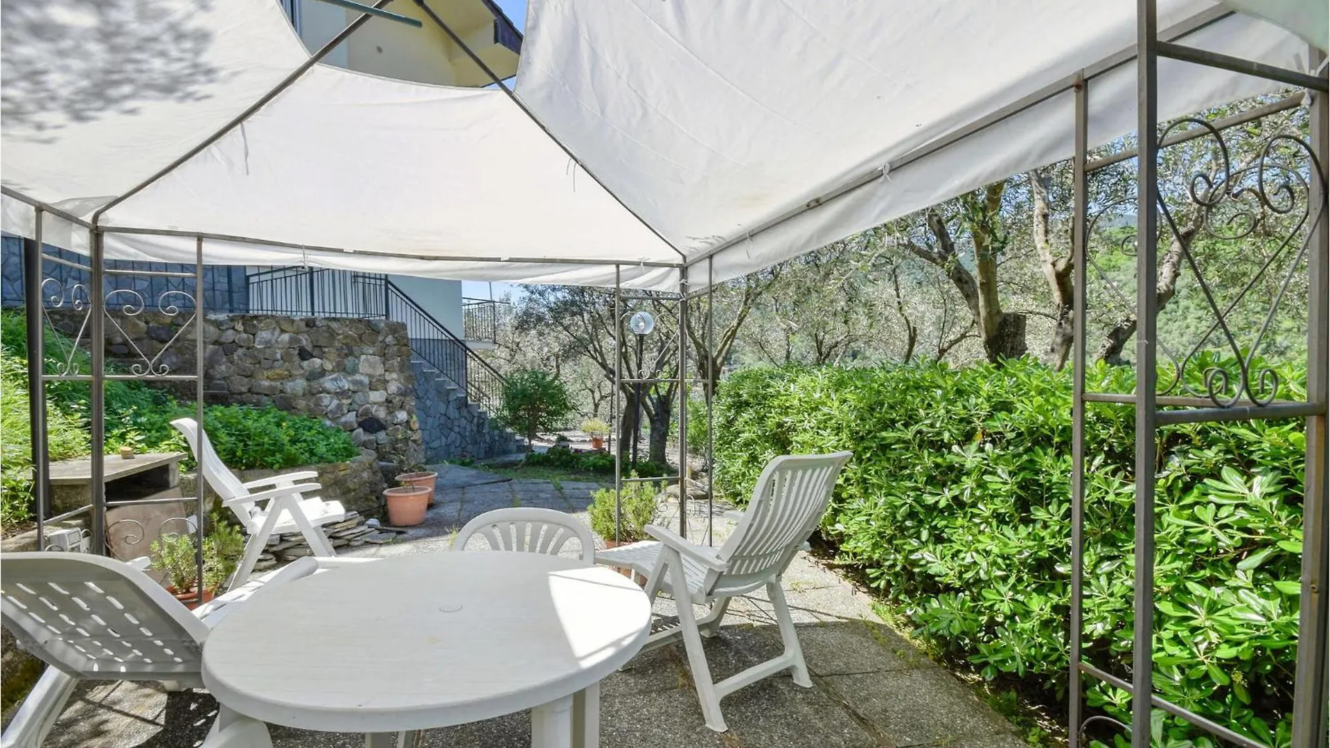 2 Bedroom Stunning Apartment In Moneglia 0*,