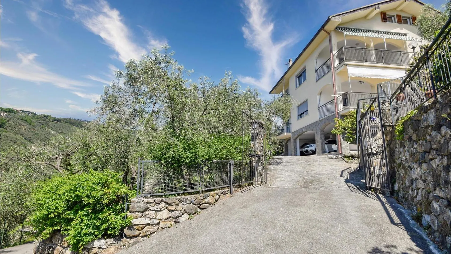 2 Bedroom Stunning Apartment In Moneglia