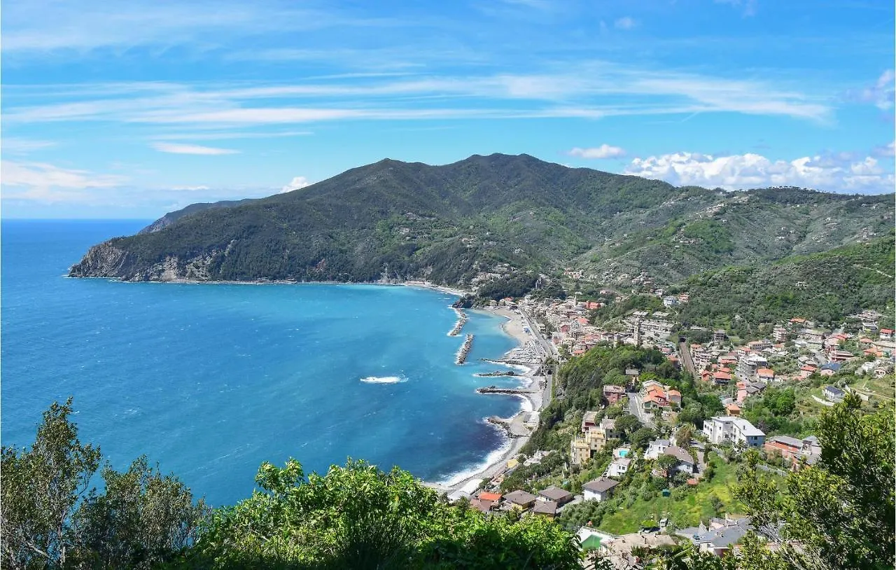 2 Bedroom Stunning Apartment In Moneglia