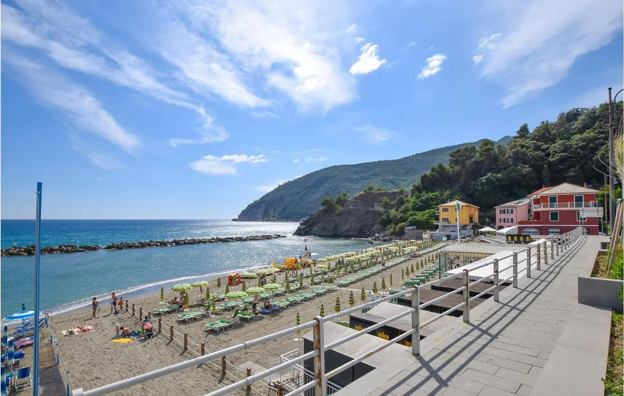 2 Bedroom Stunning Apartment In Moneglia Italy