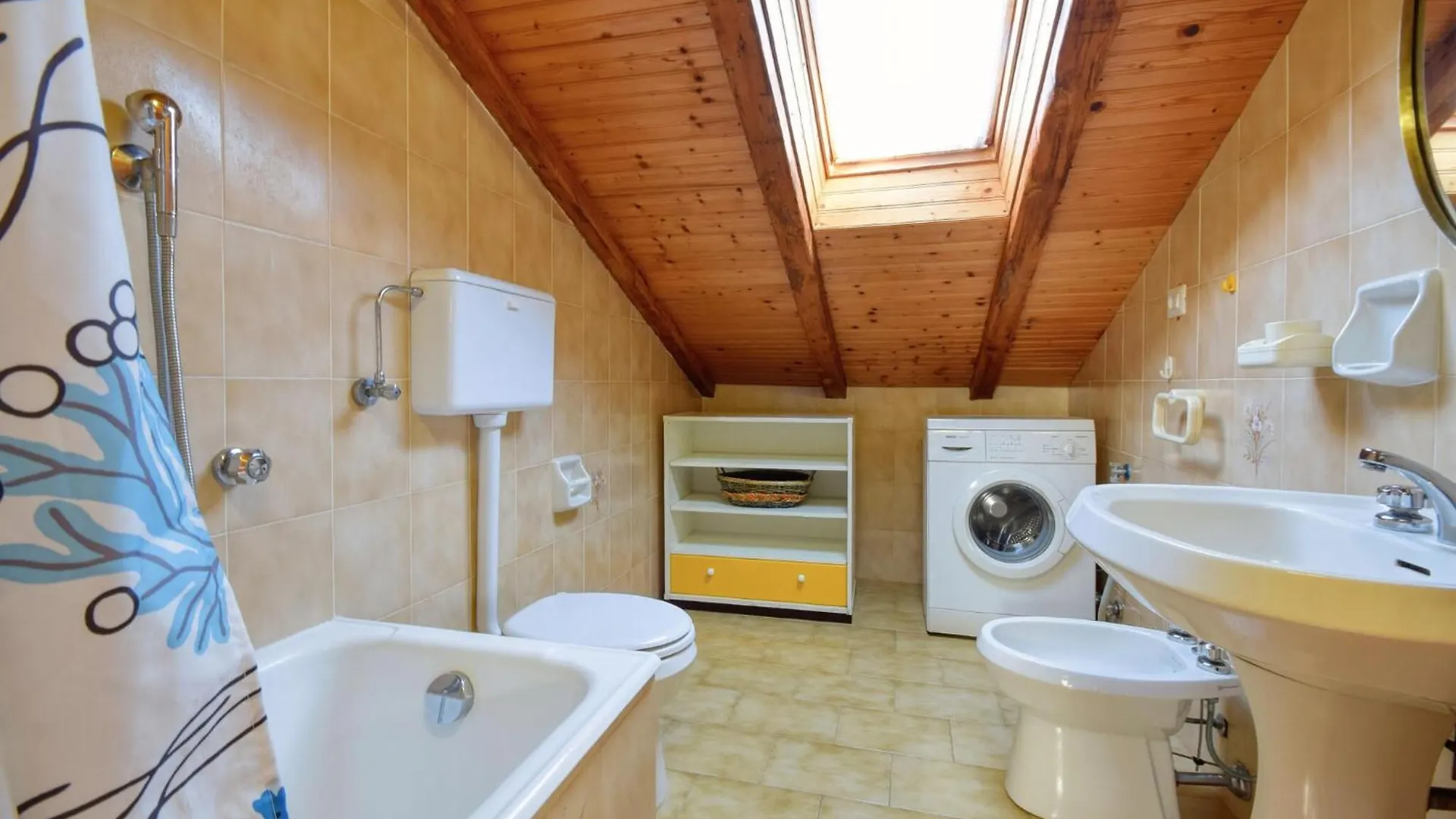 2 Bedroom Stunning Apartment In Moneglia