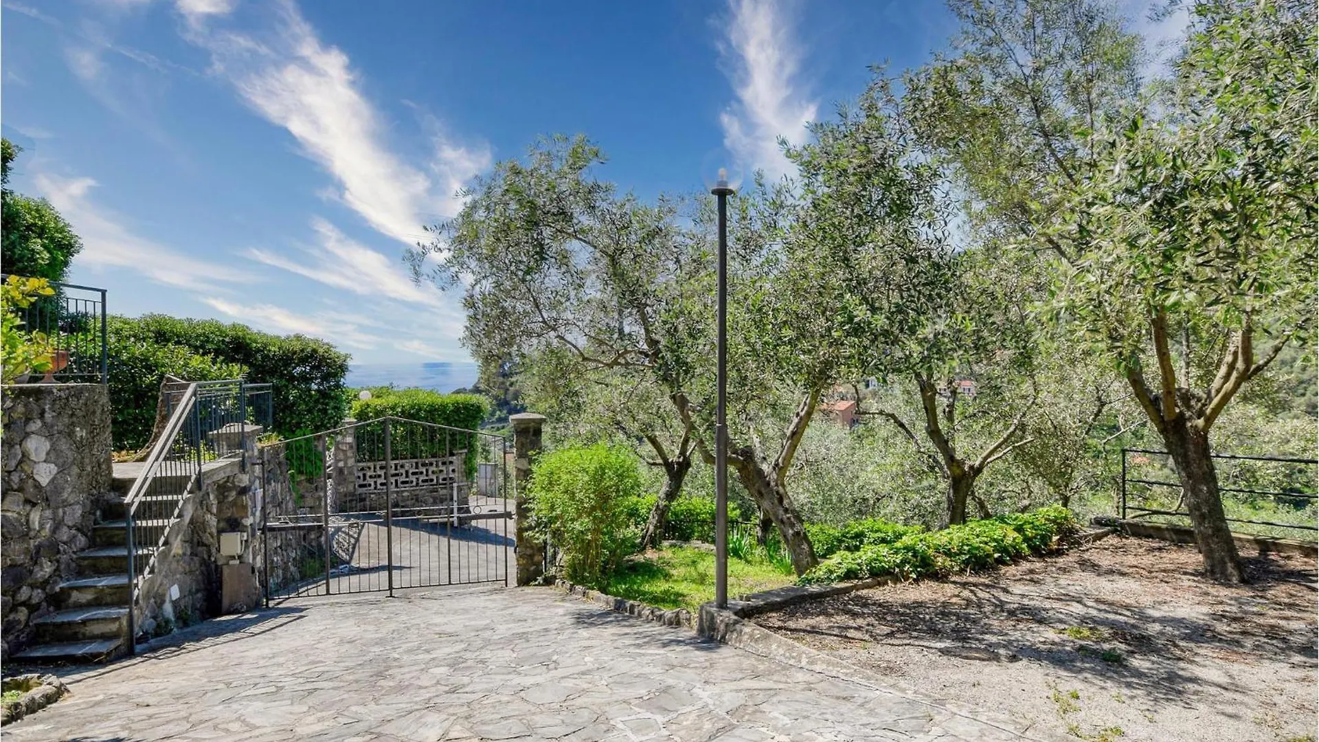 2 Bedroom Stunning Apartment In Moneglia